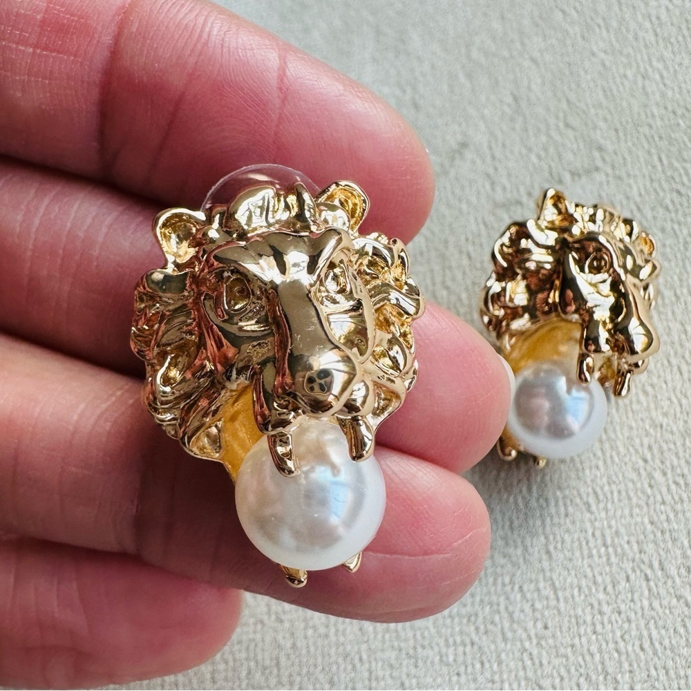 18k Gold Plated Lion Head Vintage Style Pearl Stud Earrings Large